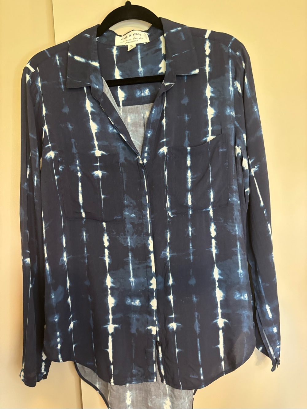 cloth & stone Navy and White Tie-Dye Button-Down Shirt size small